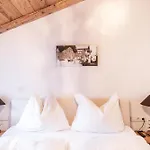 Uralp Royal By Hello * Brand (Vorarlberg)