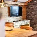 Uralp Royal By Hello Apartament *