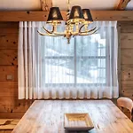 Uralp Royal By Hello Apartment