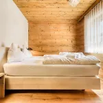 Uralp Royal By Hello Daire Brand (Vorarlberg)