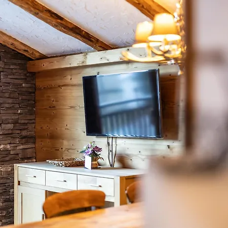 Uralp Royal By Hello Brand (Vorarlberg)